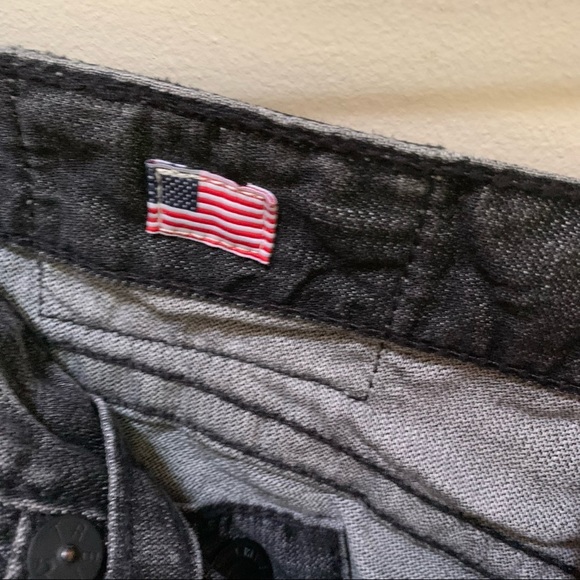 True Religion Men's Geno Relaxed Slim Faded Black Denim Shorts - Picture 6 of 10